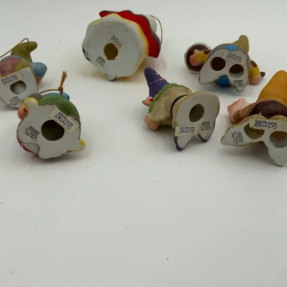Share Vintage 1970s Schmid Disney Snow White & the Seven Dwarfs Figurine Set (5) - Picture 2 of 11
